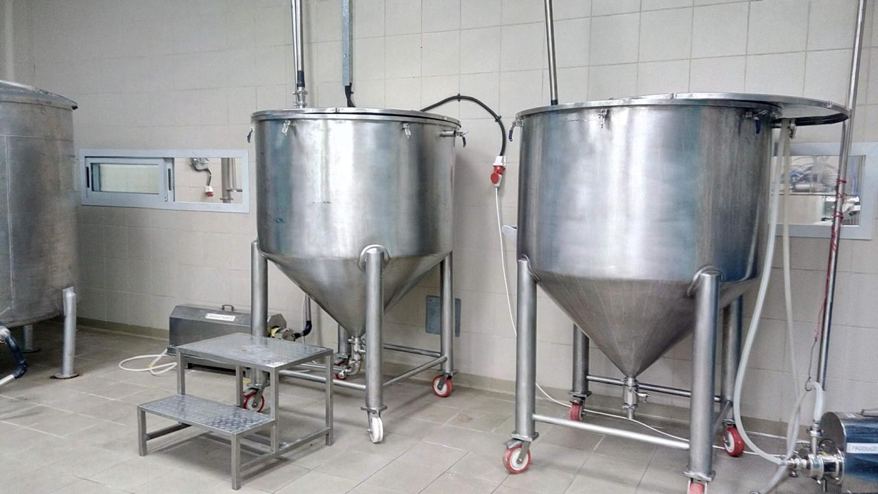 Cone bottom mixing tanks installed in a clean production room