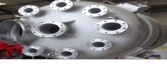 Vessel dished end with multiple flanged nozzles