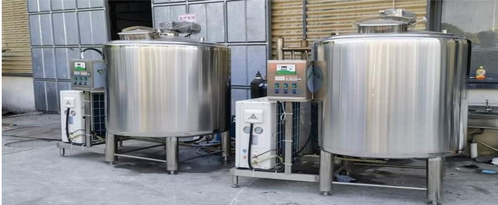 Heating and cooling tanks supplied to a milk manufacturing unit